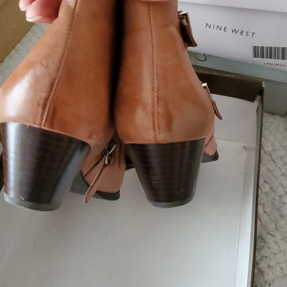 Boots - Picture 3 of 7